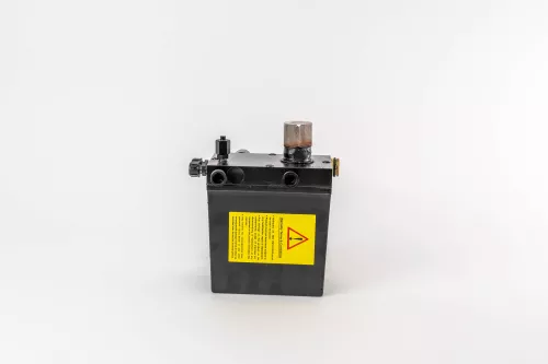 00608|Tipping Pump, Cabin|